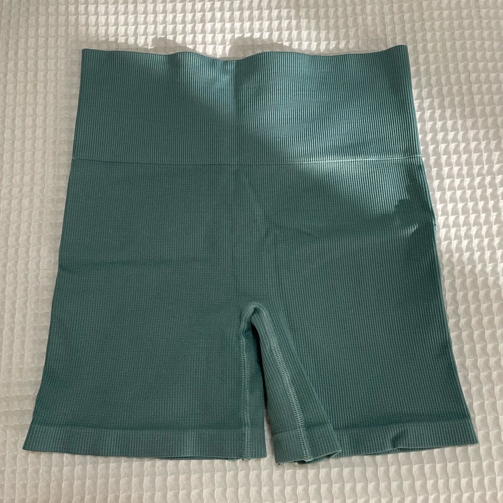 TnaBODY™ Atmosphere Ribbed Hi-Rise 5" Short